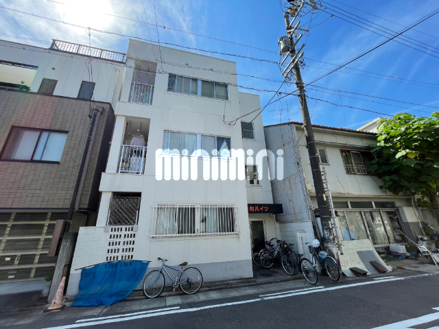 建物外観　大通りから１本入った静かな環境