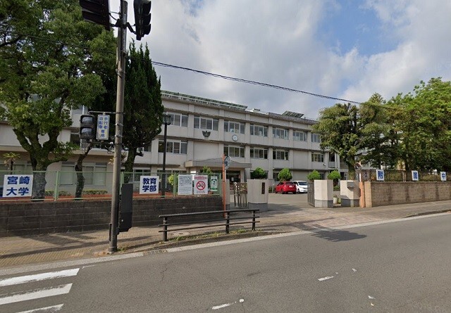 中学校　国立宮崎大学教育文化学部附属中学校（中学校）まで1358m