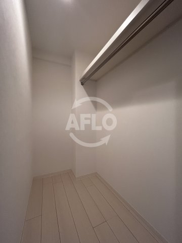 収納　アンフィニXII江坂ガーデン　ウォークインクローゼット