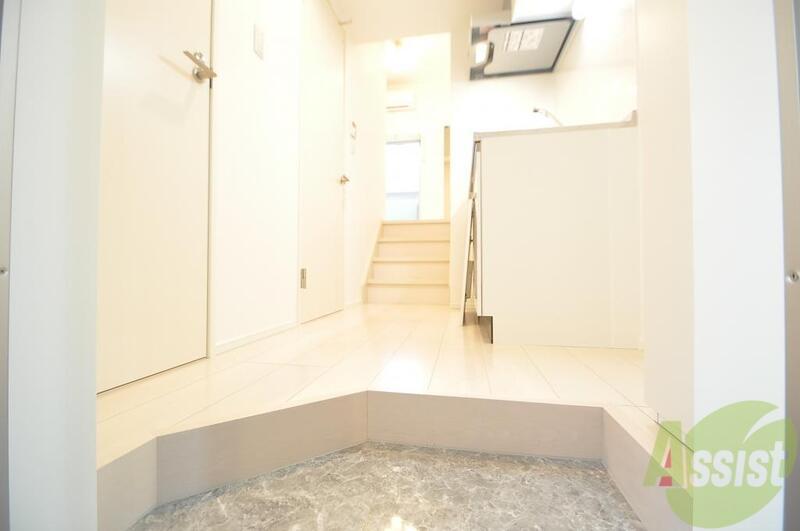 玄関　同仕様のお部屋です。