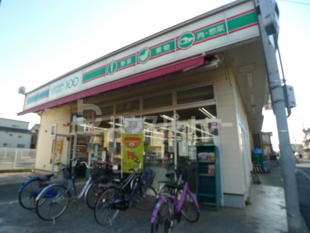 コンビニ　ローソンストア100新松戸南店（コンビニ）まで740m