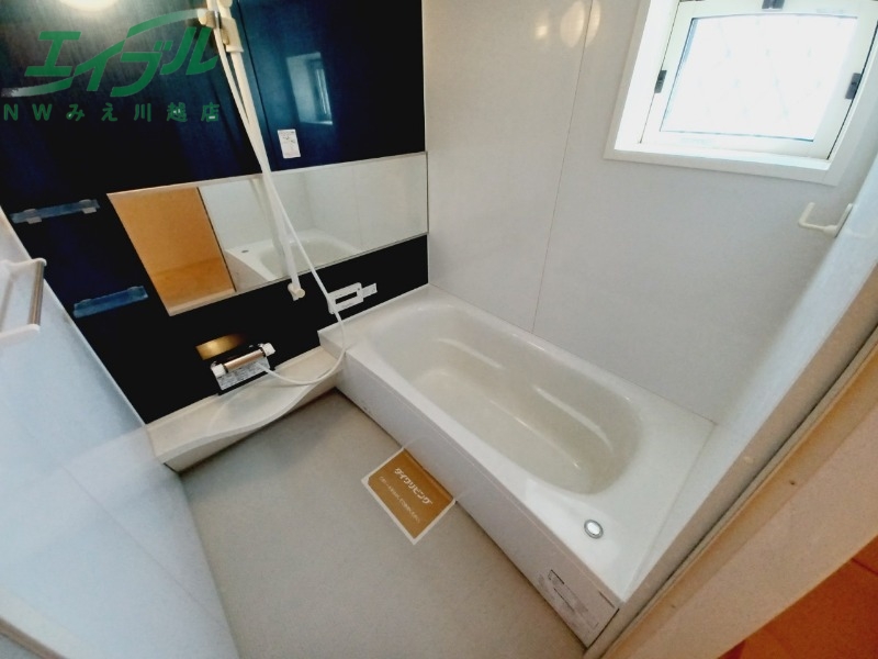 バス・シャワールーム　別部屋反転写真