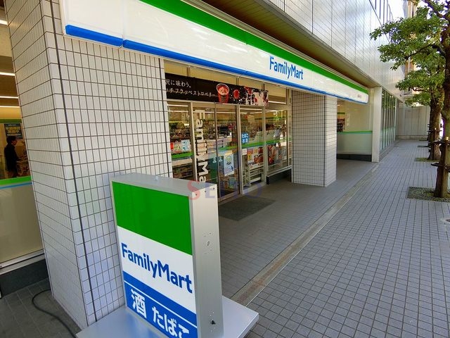 コンビニ　ファミリーマート北野高校前店（コンビニ）まで124m