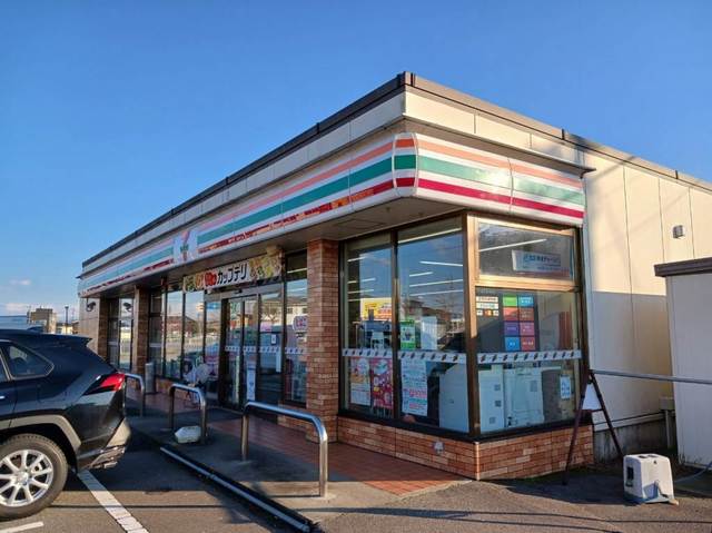 コンビニ　セブンイレブン（コンビニ）まで260m