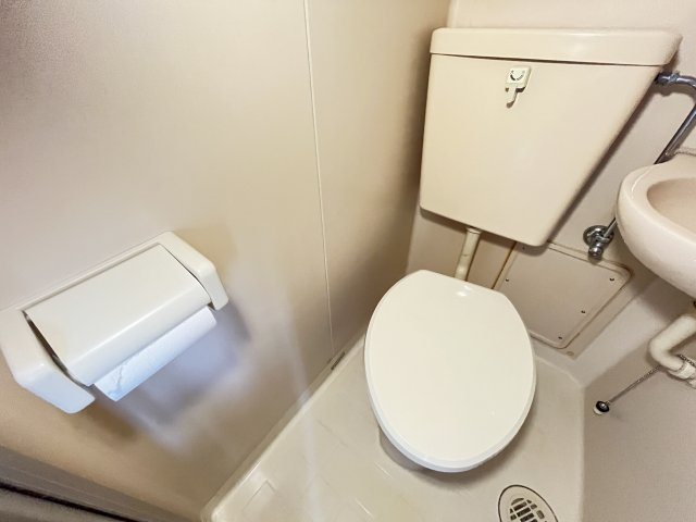 トイレ　他部屋参考写真になります