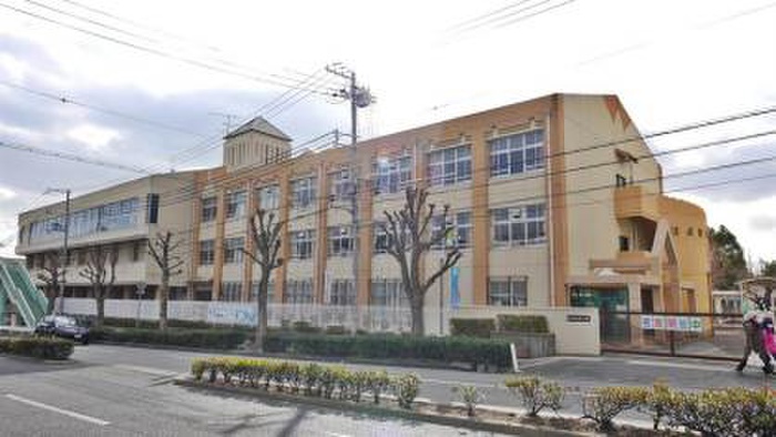 小学校　本山第三小学校（小学校）まで560m