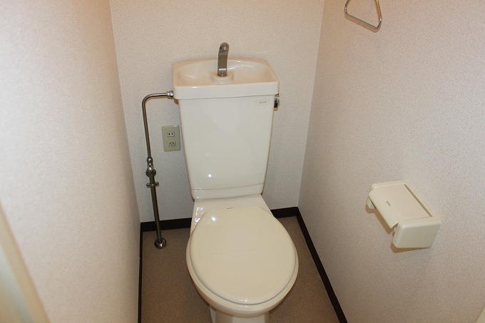 地下鉄谷町線 平野駅 徒歩8分 4階建 築31年のトイレ写真