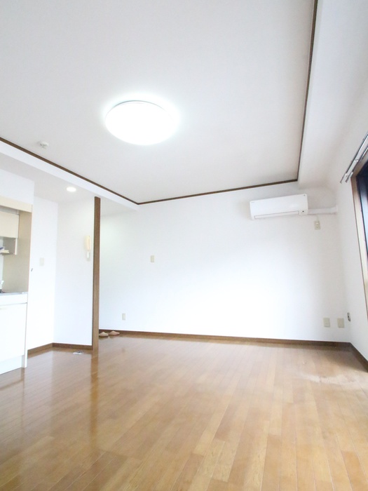 田中屋ビルの居間写真