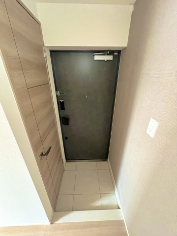 玄関　※別号室の写真です。