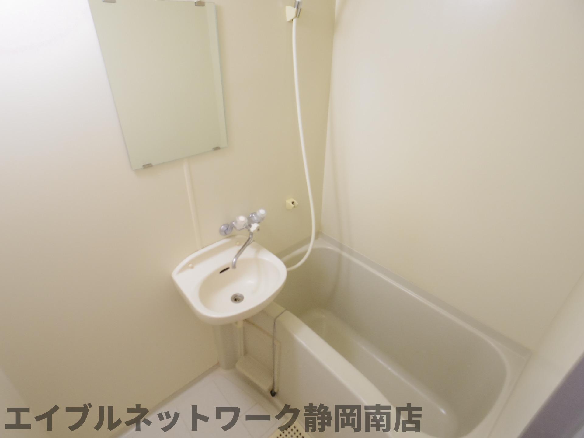ＪＲ東海道本線 東静岡駅 徒歩8分 2階建 築32年の風呂写真