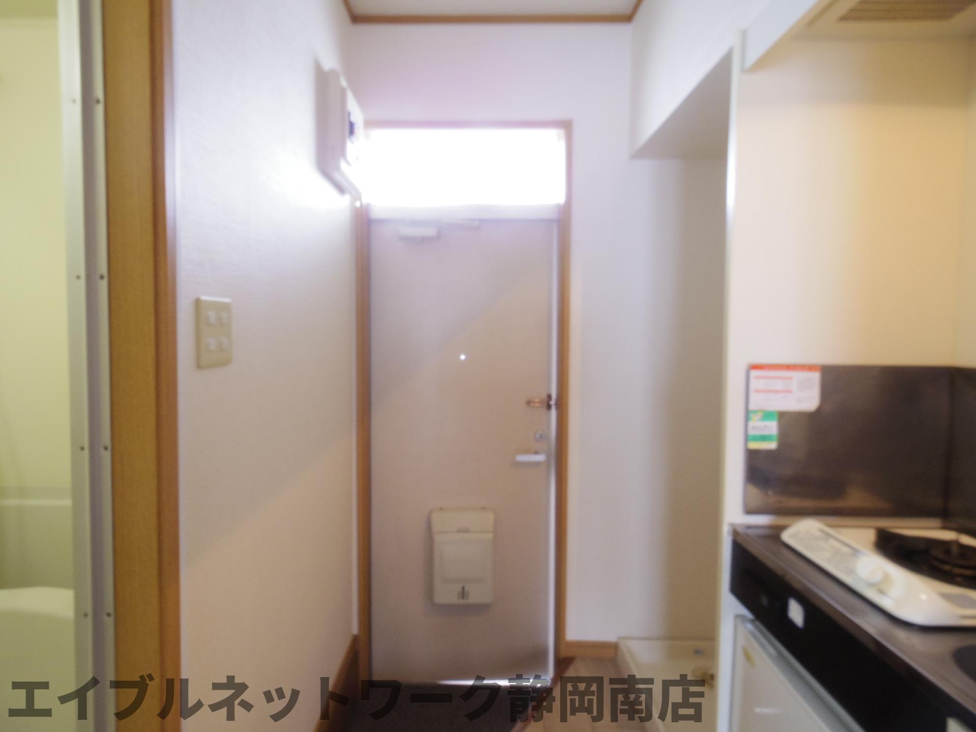 ＪＲ東海道本線 東静岡駅 徒歩8分 2階建 築32年の玄関写真