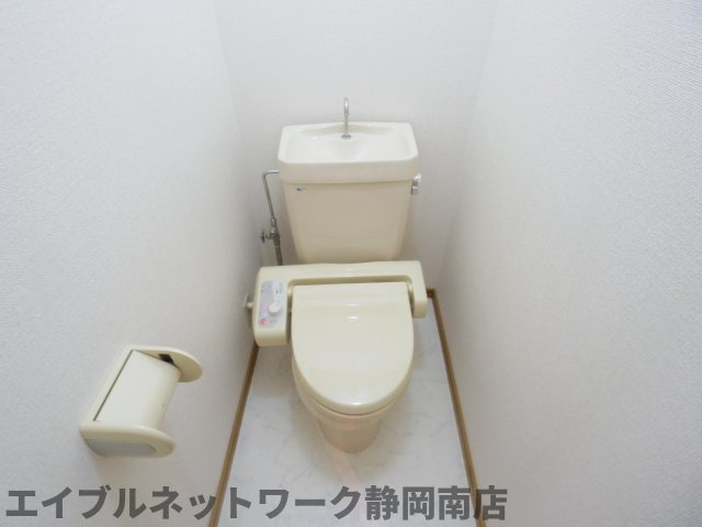 ＪＲ東海道本線 東静岡駅 徒歩8分 2階建 築32年のトイレ写真