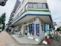 コンビニ　ファミリーマート新横浜三丁目店（コンビニ）まで76m