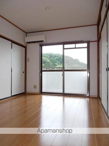 ＪＲ御殿場線 裾野駅 徒歩17分 3階建 築33年の居間写真