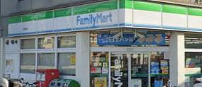 コンビニ　ファミリーマート 西旭町店（コンビニ）まで428m