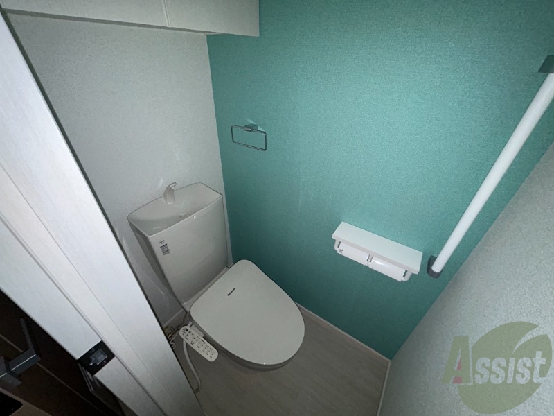 トイレ　トイレはこちら。嬉しい温水洗浄便座付です。