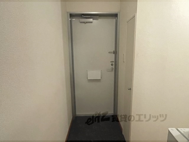 レオパレスシャルマンゾーン照杉の玄関写真