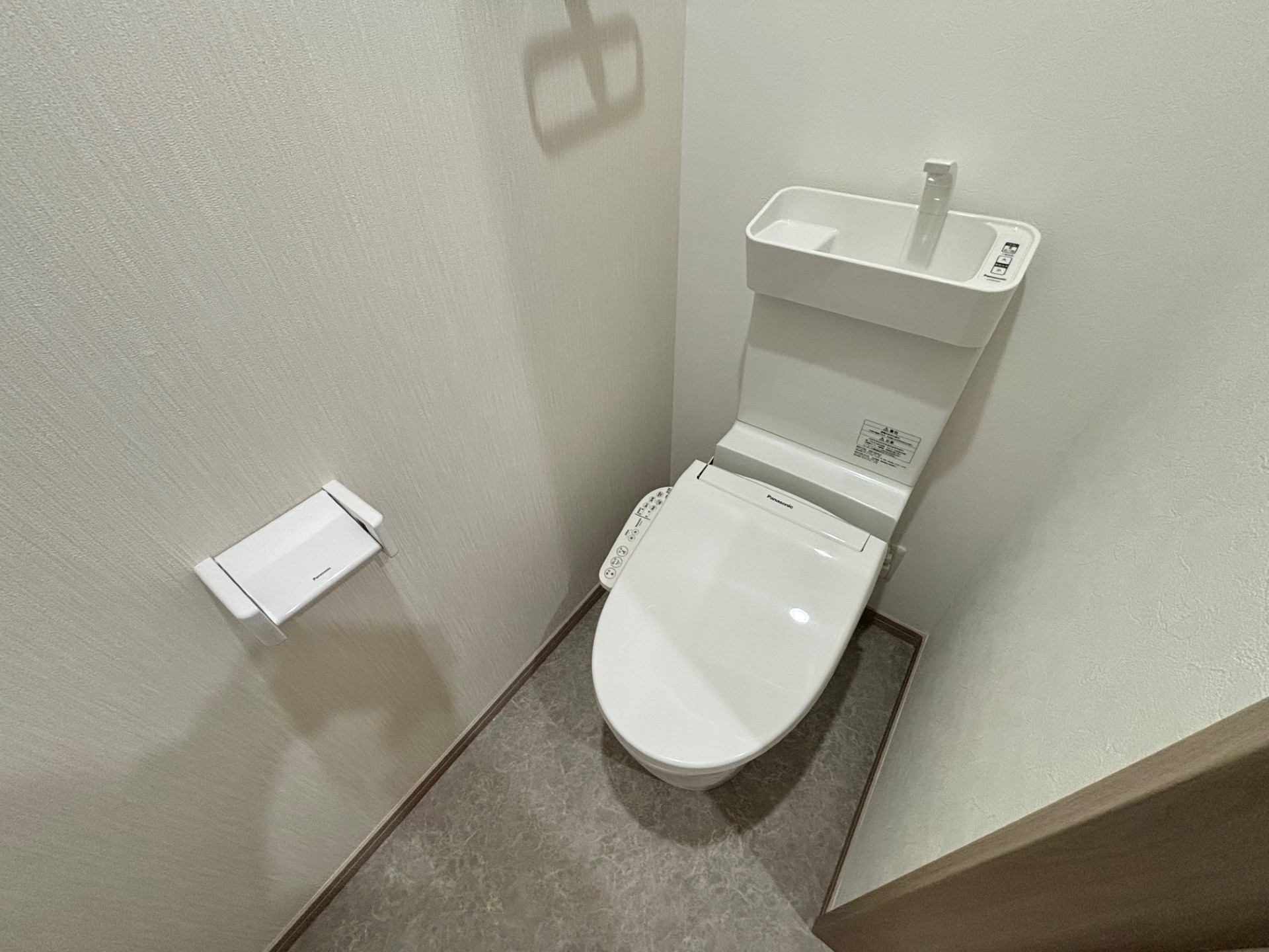 仙台市地下鉄東西線 卸町駅 徒歩19分 3階建 築2年のトイレ写真