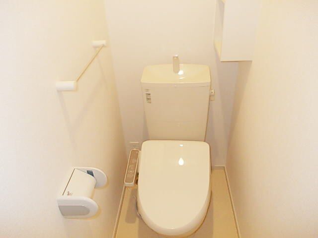 近鉄大阪線 二上駅 徒歩9分 3階建 築11年のトイレ写真