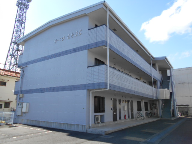 建物外観　マンション玄関側（北面）を北東方向より撮影