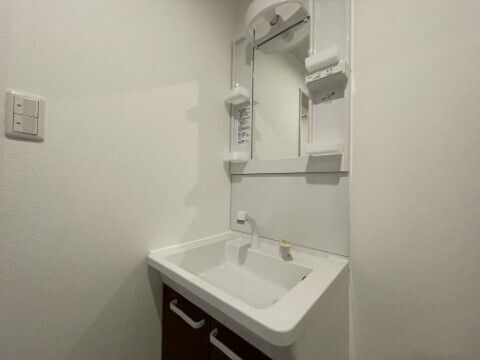 洗面設備　ゆったりとスペースのある洗面所