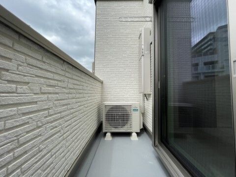 バルコニー　開放的で明るい空間を演出してくれるバルコニーです