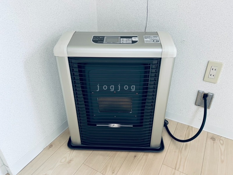 その他設備　冬はあったか灯油ストーブです。