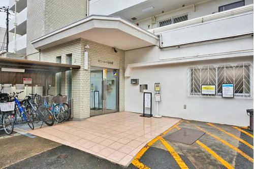 東京メトロ丸ノ内線 中野坂上駅 徒歩8分 8階建 築54年の外観写真