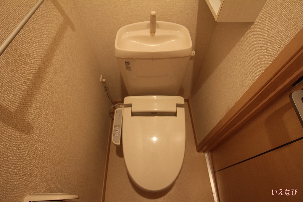 ＪＲ福塩線 道上駅 徒歩5分 2階建 築33年のトイレ写真