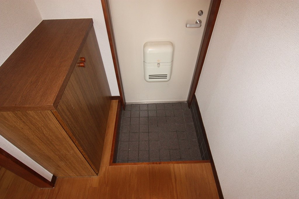ＪＲ福塩線 道上駅 徒歩5分 2階建 築33年の玄関写真