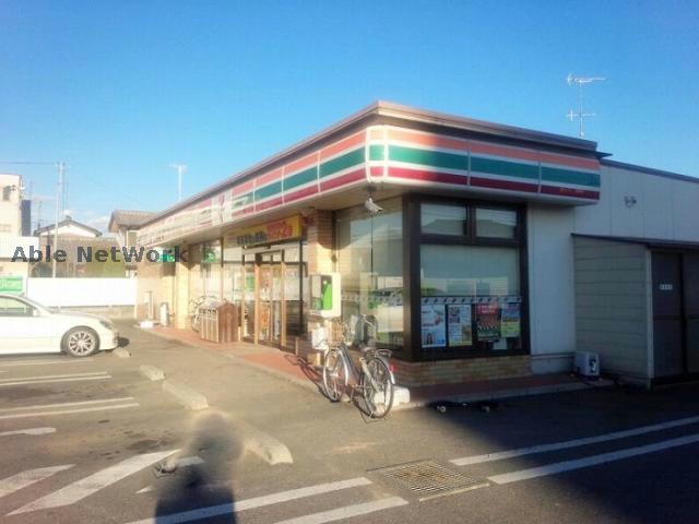 コンビニ　セブンイレブン行田小見店（コンビニ）まで297m