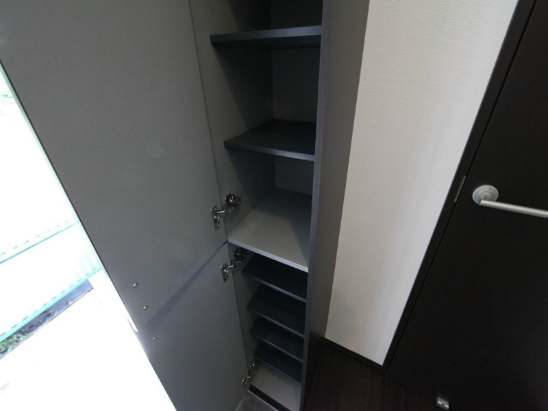玄関　玄関　シューズボックス付（収納充実してます）