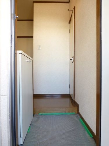 玄関　Ｂ４０３号室になります