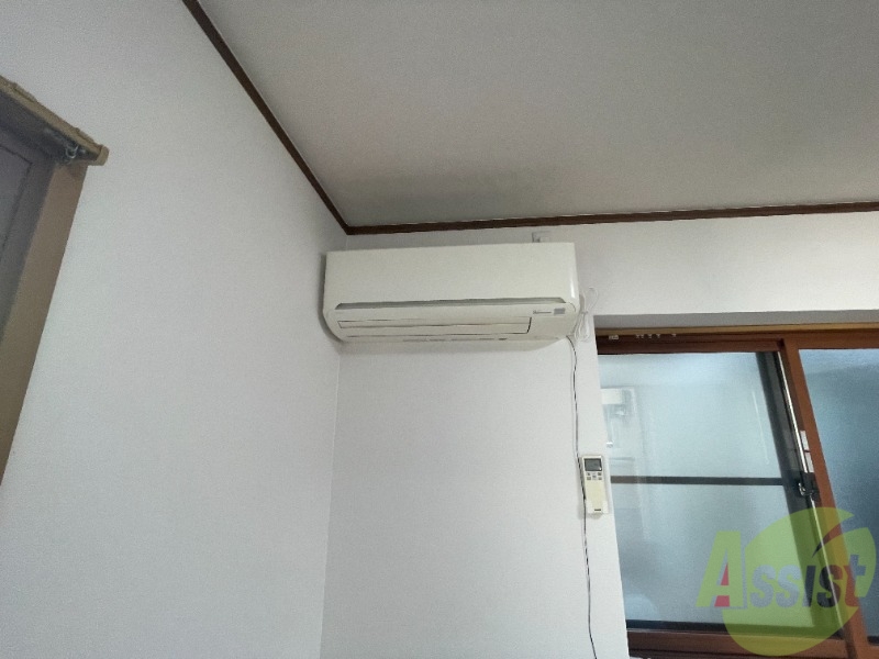 その他設備　エアコンが洋室に一基ついていますので、夏も冬も安心です。