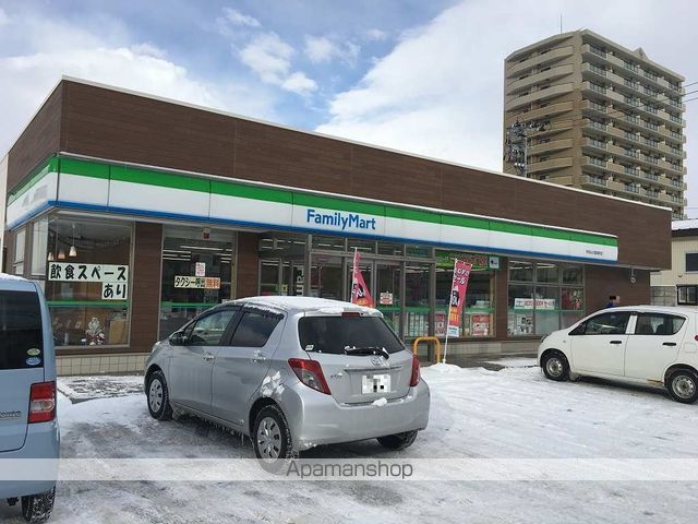 コンビニ　ファミリーマート秋田山王臨海町店（コンビニ）まで338m