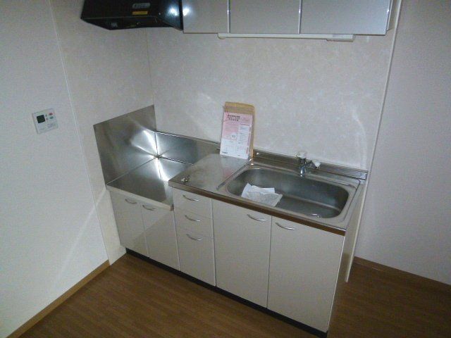 地下鉄中央線 長田駅 徒歩8分 3階建 築25年のキッチン写真