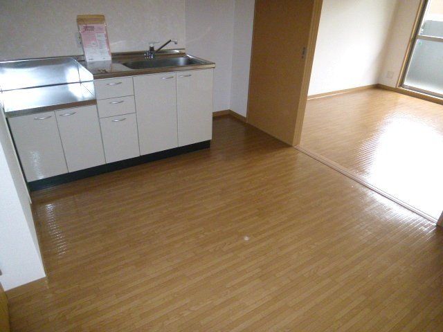 地下鉄中央線 長田駅 徒歩8分 3階建 築25年の居間写真