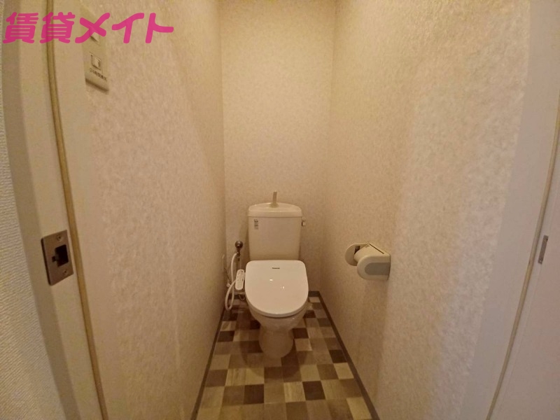 トイレ　同型参考写真