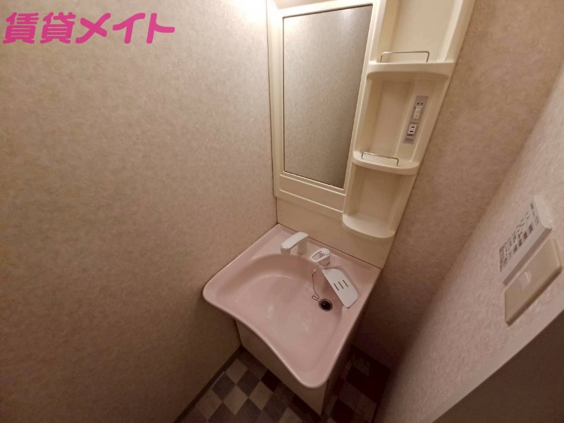 洗面設備　同型参考写真