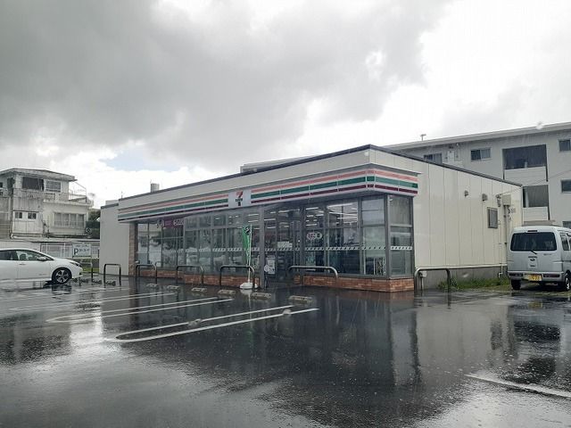 コンビニ　セブンイレブン読谷大湾店（コンビニ）まで500m
