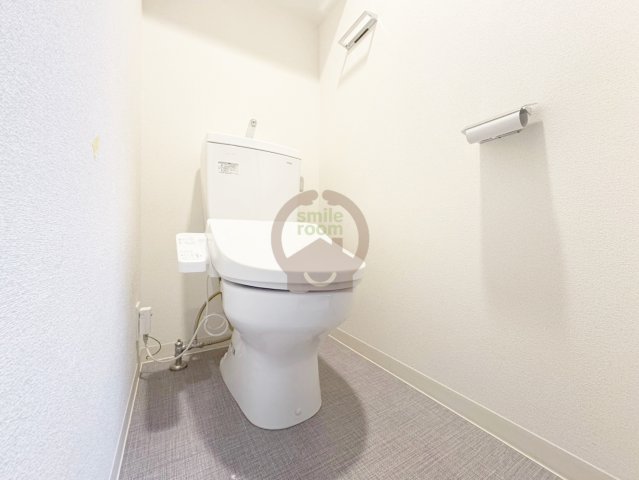 地下鉄御堂筋線 大国町駅 徒歩7分 15階建 築7年のトイレ写真