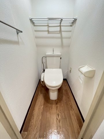 トイレ　別号室の写真です。ご参考までに