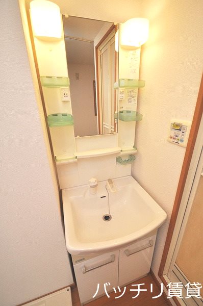 洗面設備　※室内写真等は同型タイプの為、現状優先となります。