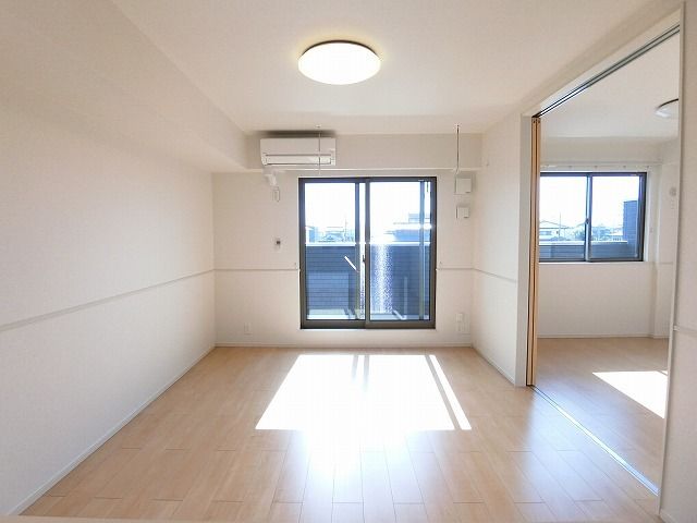 エトワールIIの居間写真