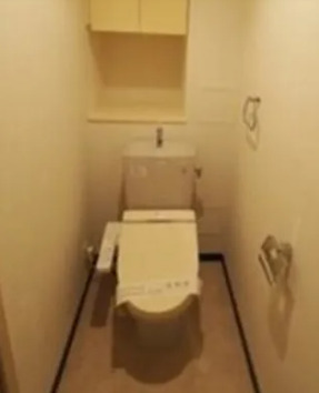 トイレ　落ち着いた色調のトイレです