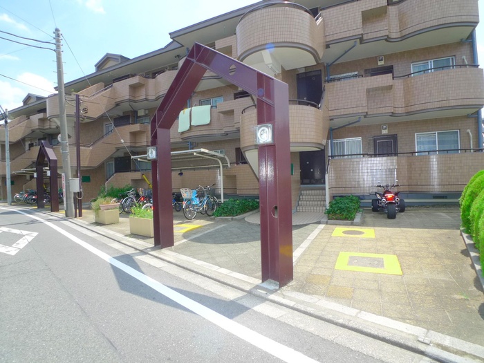 ＪＲ埼京線 武蔵浦和駅 徒歩8分 3階建 築38年の外観写真