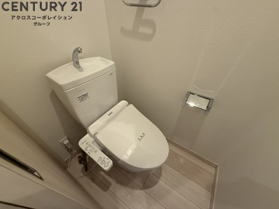 トイレ　温水洗浄便座付きのトイレです♪