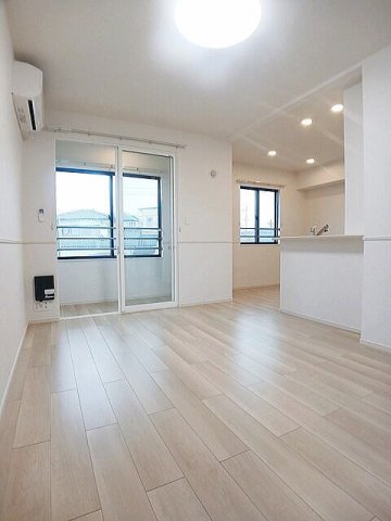 居室・リビング　こちらの居間で趣味の時間をお楽しみください