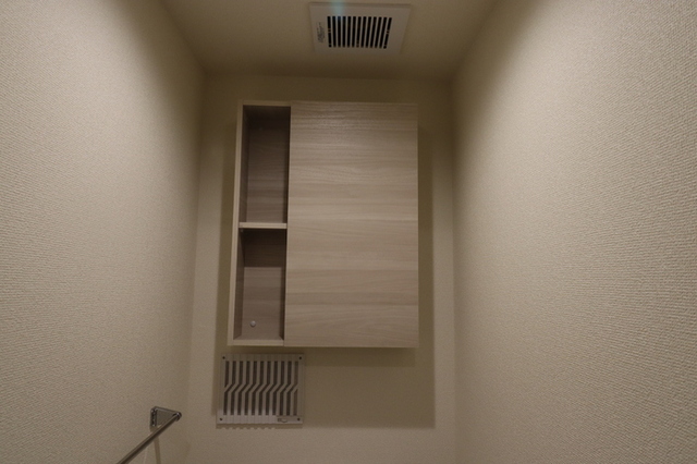 トイレ　トイレ収納棚