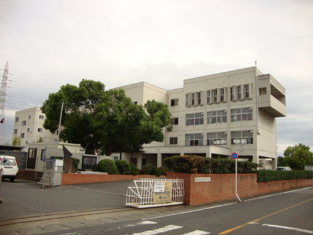 中学校　岩倉市立南部中学校（中学校）まで998m